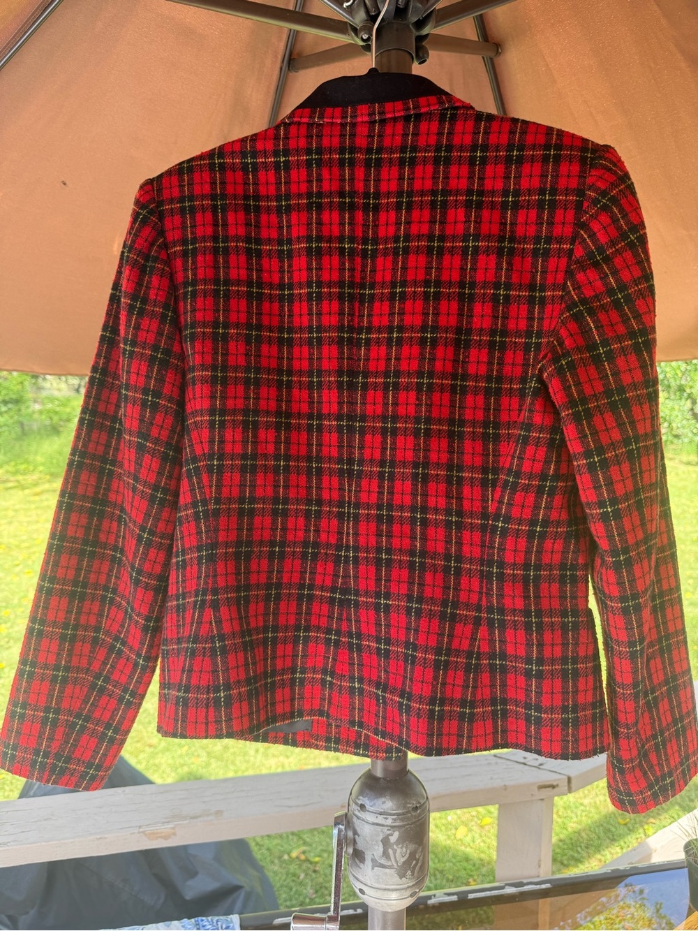 Le Suit Women's Red/Black Plaid Blazer Size 8 tartan 3-Button Lined - Picture 6 of 10